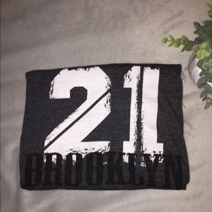 “Booklyn 21” crop T-shirt